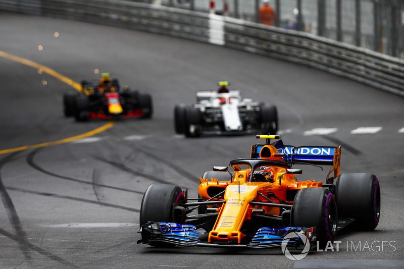 Стоффель Вандорн, McLaren MCL33, Шарль Леклер, Sauber C37, Макс Ферстаппен, Red Bull