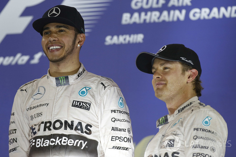 Podium: winnaar Lewis Hamilton, Mercedes AMG en derde Nico Rosberg, Mercedes AMG