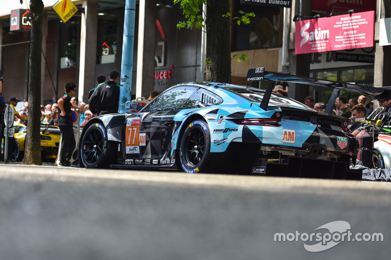 #77 Proton Competition Porsche 911 RSR