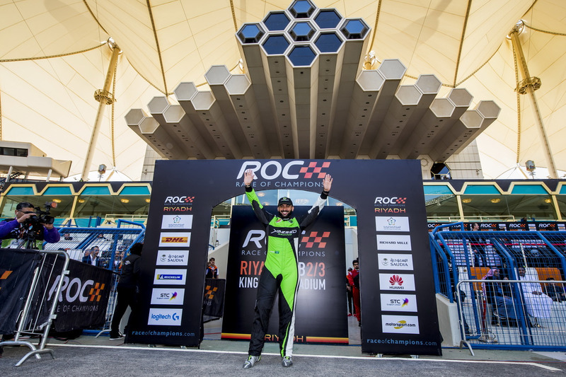 Yazeed Al-Rajhi saluta il pubblico