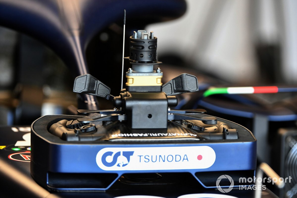 Volante del auto de Yuki Tsunoda, AlphaTauri AT02