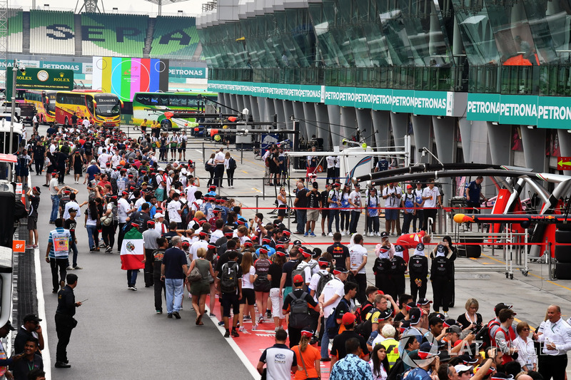 F1 in Schools students in pit lane