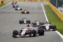 Esteban Ocon, Sahara Force India F1 VJM10, Sergio Perez, Sahara Force India F1 VJM10, Kevin Magnusse