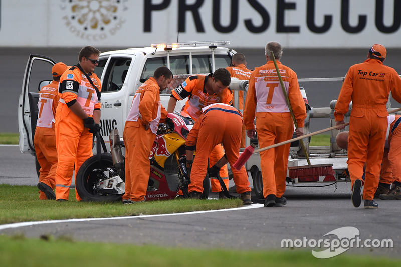Unfall: Stefan Bradl, Honda World Superbike Team