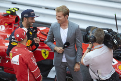 1. Sebastian Vettel, Ferrari; 3. Daniel Ricciardo, Red Bull Racing, mit Nico Rosberg, Mercedes-Botsc
