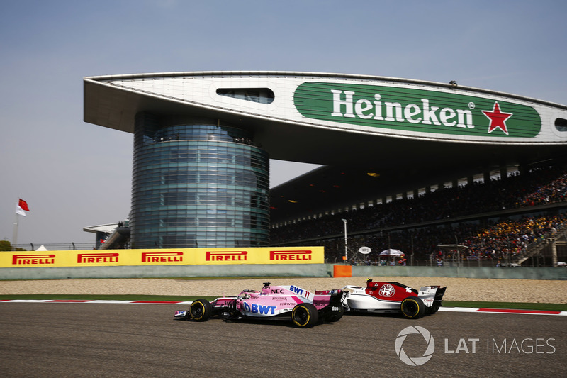 Sergio Perez, Force India VJM11 Mercedes,Charles Leclerc, Sauber C37 Ferrari