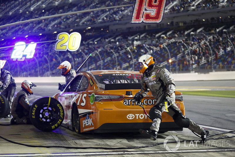 Daniel Suarez, Joe Gibbs Racing Toyota pit stop