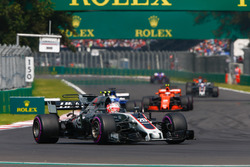 Kevin Magnussen, Haas F1 Team VF-17, Marcus Ericsson, Sauber C36, Stoffel Vandoorne, McLaren MCL32
