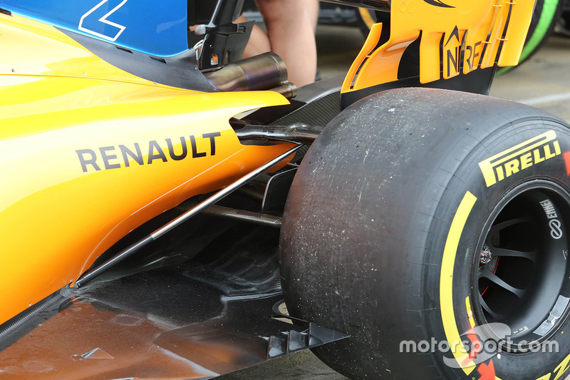 Detalle de suspensión trasera McLaren MCL33