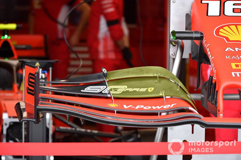 Ferrari SF90 detail van de voorvleugel