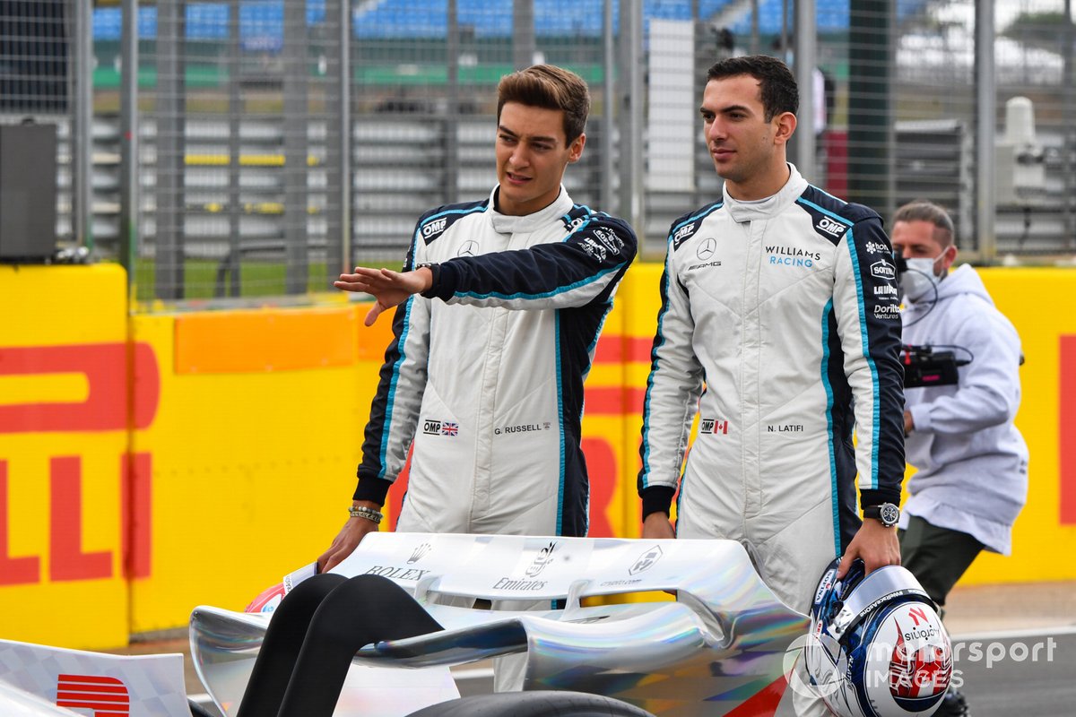 Pembalap Williams Racing, George Russell dan Nicholas Latifi, dalam lanching mobil Formula 1 2021 di grid Sirkuit Silverstone, Inggris