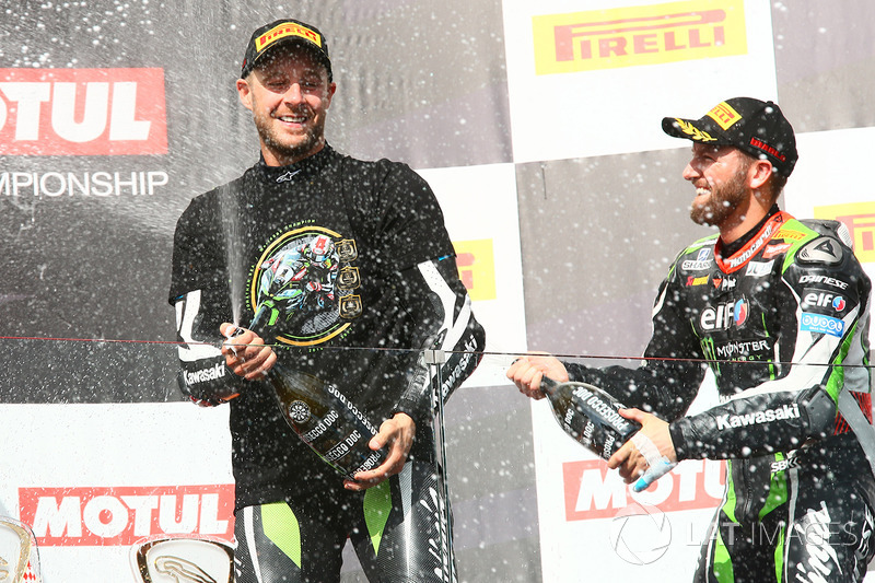 Переможець гонки та чемпіон світу 2017 року Джонатан Рей, Kawasaki Racing, третє місце Том Сайкс, Ka