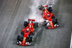 Sebastian Vettel, Ferrari SF70H, Kimi Raikkonen, Ferrari SF70H, start kazası