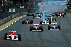 Start: Ayrton Senna, McLaren aan de leiding