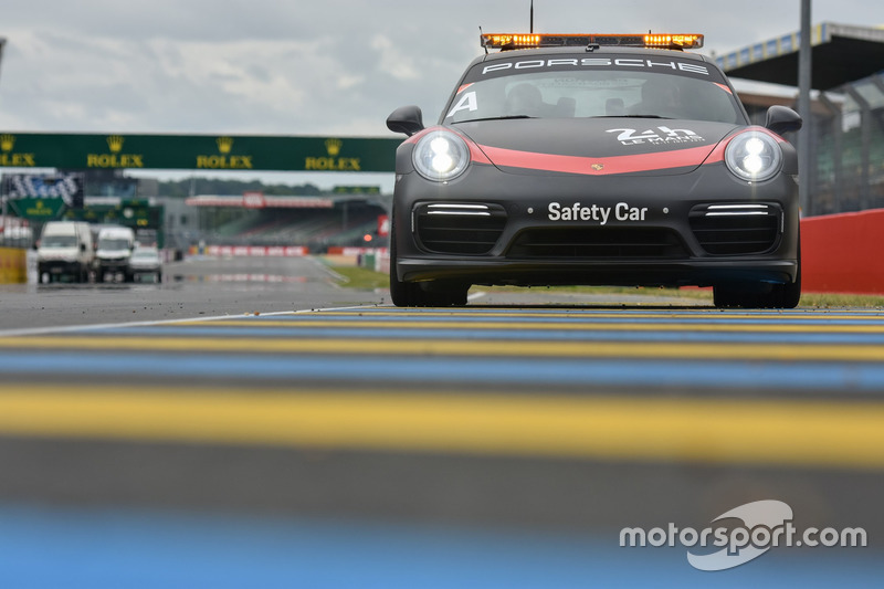 Porsche safety car