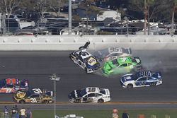 Crash: Chase Elliott, Hendrick Motorsports Chevrolet Camaro, Danica Patrick, Premium Motorsports Chevrolet Camaro, Kasey Kahne, Leavine Family Racing Chevrolet Camaro