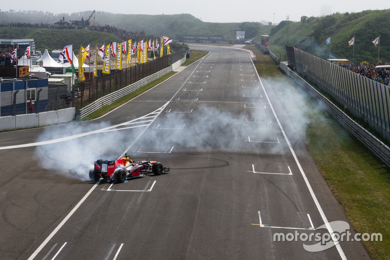 Макс Ферстаппен на гоночних днях за кермом RB8