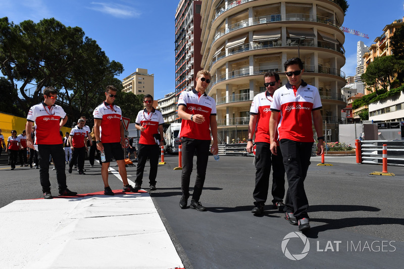 Marcus Ericsson, Sauber, cammina lungo il circuito