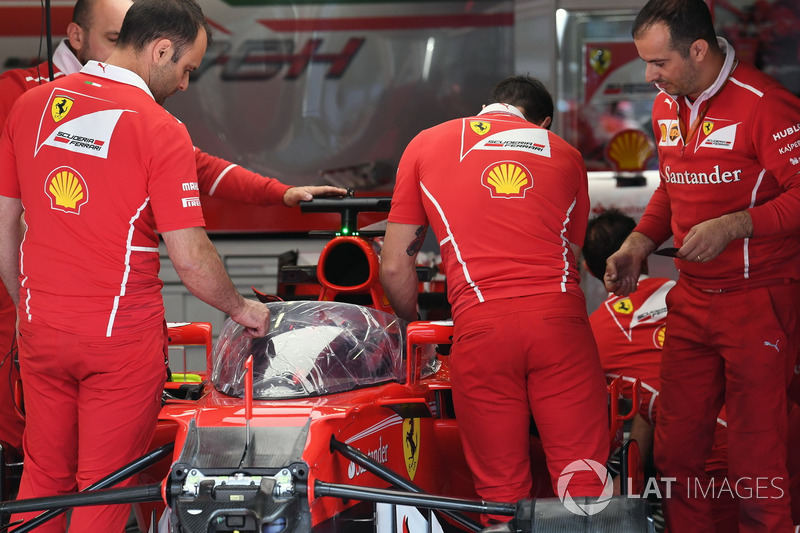 Ferrari SF70-H mit Cockpitschutz Shield