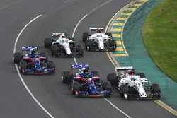 Marcus Ericsson, Sauber C37, Brendon Hartley, Scuderia Toro Rosso STR13, Pierre Gasly, Scuderia Toro