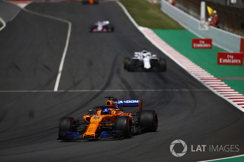 Fernando Alonso, McLaren MCL33, Lance Stroll, Williams FW41