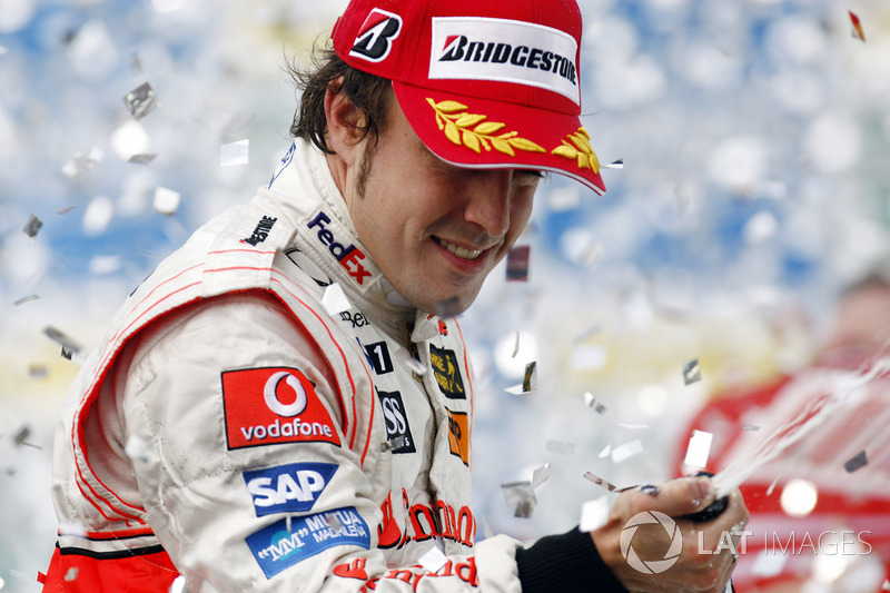 Podio: tercer lugar Fernando Alonso, McLaren MP4-22