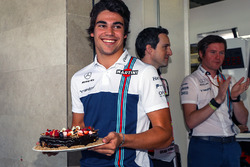 Lance Stroll, Williams with birthday cake celebrates his 19th Birthday with Rob Smedley, Williams He