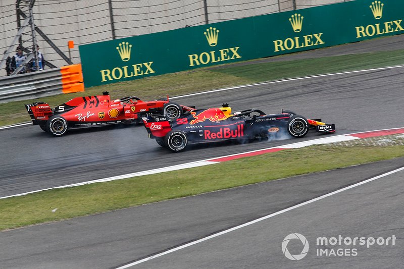 Себастьян Феттель, Ferrari SF90 та Макс Ферстаппен, Red Bull Racing RB15, боротьба