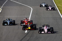 Esteban Ocon, Sahara Force India F1 VJM10, Daniel Ricciardo, Red Bull Racing RB13, Sebastian Vettel,
