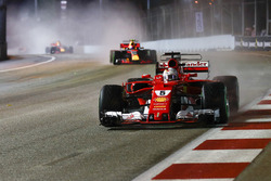 Sebastian Vettel, Ferrari SF70H, Max Verstappen, Red Bull Racing RB13, on the formation lap