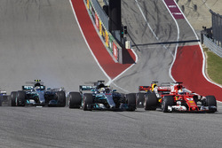 Sebastian Vettel, Ferrari SF70H, Lewis Hamilton, Mercedes AMG F1 W08, Valtteri Bottas, Mercedes AMG