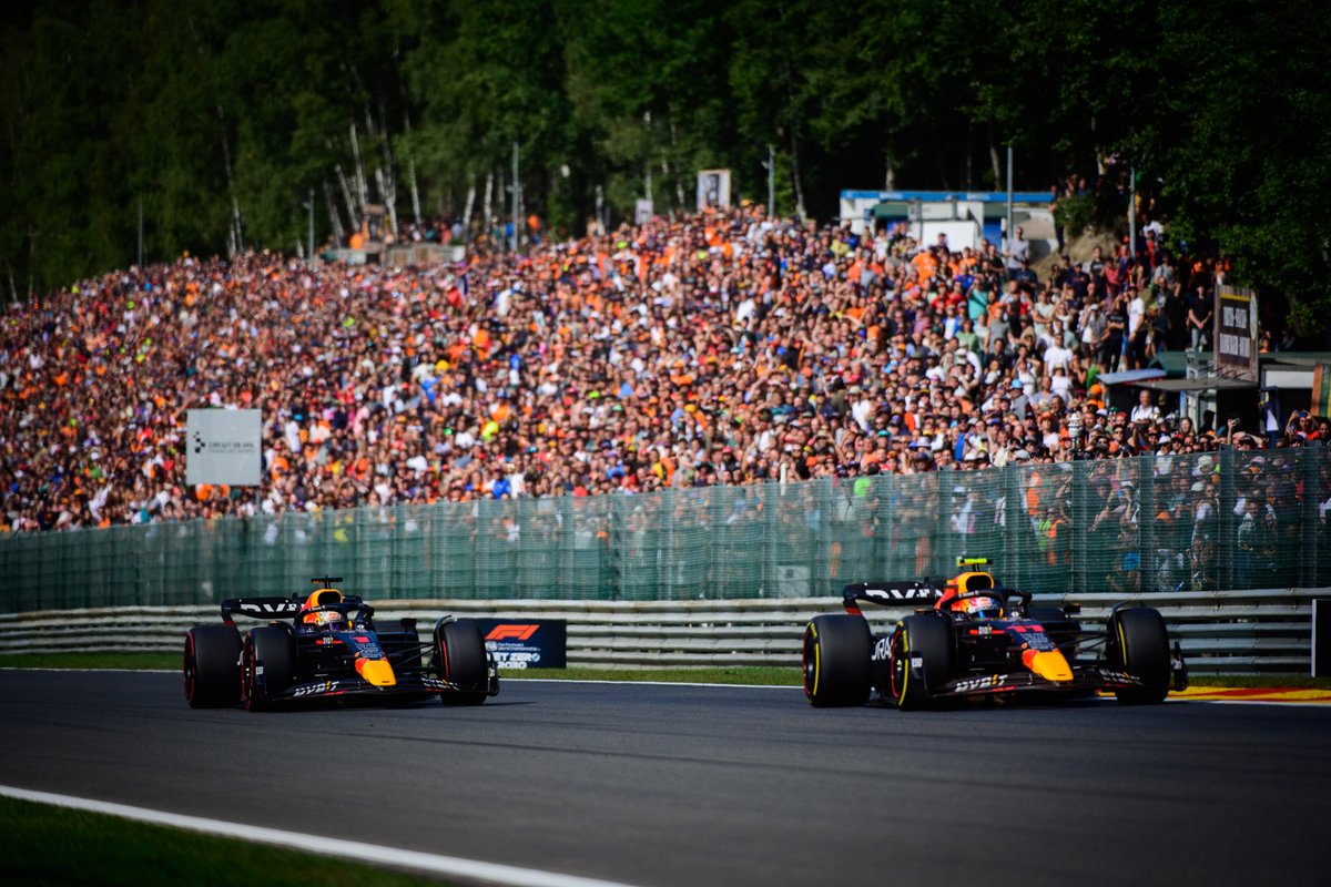 Sergio Pérez, Red Bull Racing RB18, Max Verstappen, Red Bull Racing RB18