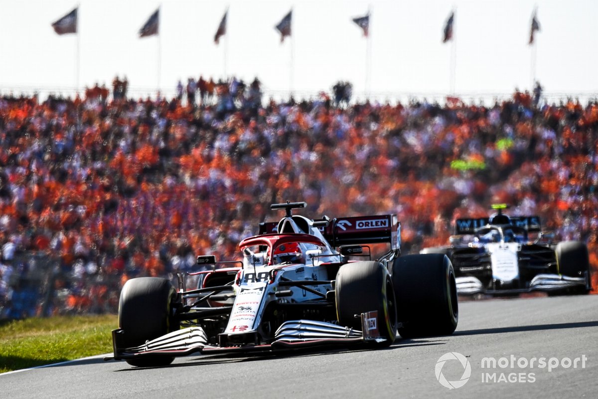 Robert Kubica, Alfa Romeo Racing C41, Nicholas Latifi, Williams FW43B