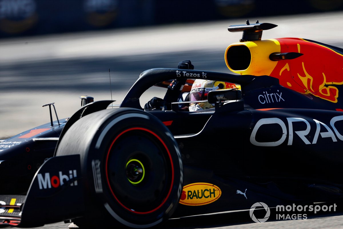 Max Verstappen, Red Bull Racing RB18, 1st position, celebrates on his way to Parc Ferme