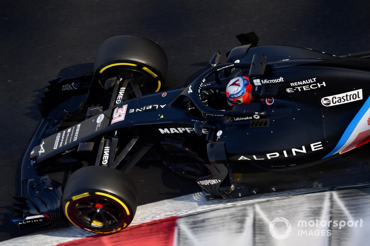 Esteban Ocon in actie met 18 inch-banden op het circuit van Abu Dhabi.