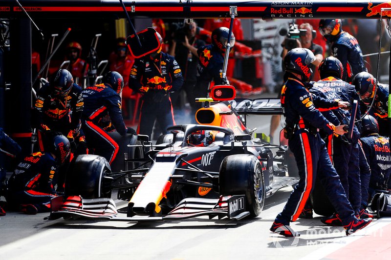 Pierre Gasly, Red Bull Racing RB15, pitstop
