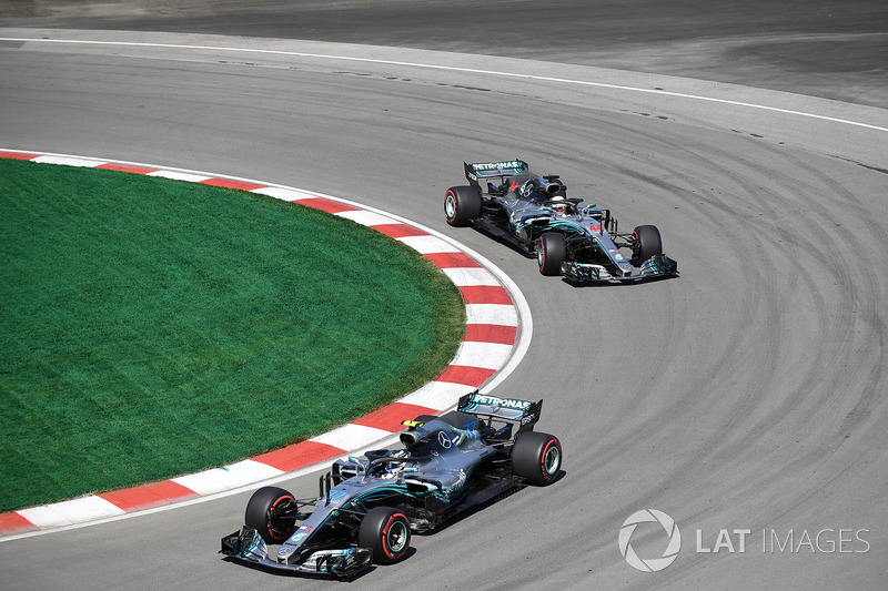Valtteri Bottas, Mercedes-AMG F1 W09 e Lewis Hamilton, Mercedes-AMG F1 W09