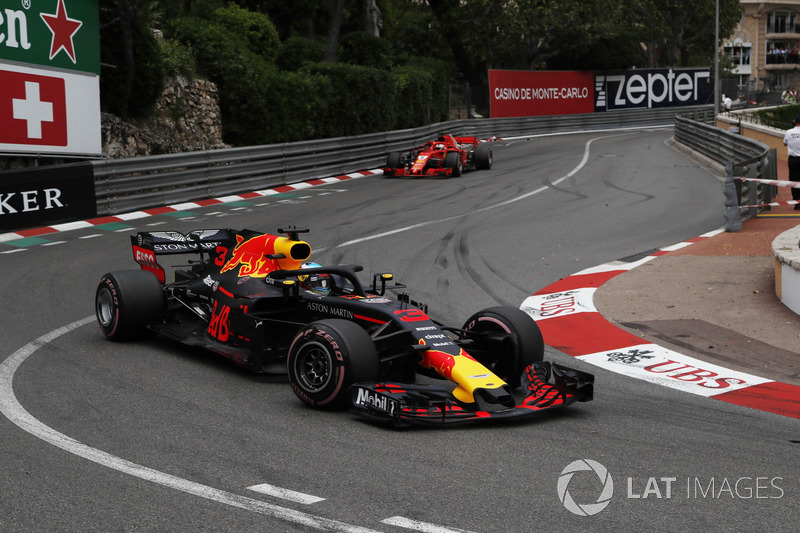 Даніель Ріккардо, Red Bull Racing RB14, лідирує