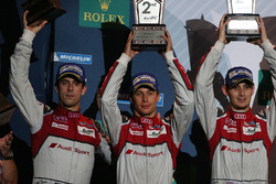 Podium: tweede plaats Lucas di Grassi, Loic Duval, Oliver Jarvis, Audi Sport Team Joest