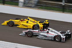 Helio Castroneves, Team Penske Chevrolet, und Juan Pablo Montoya, Team Penske Chevrolet