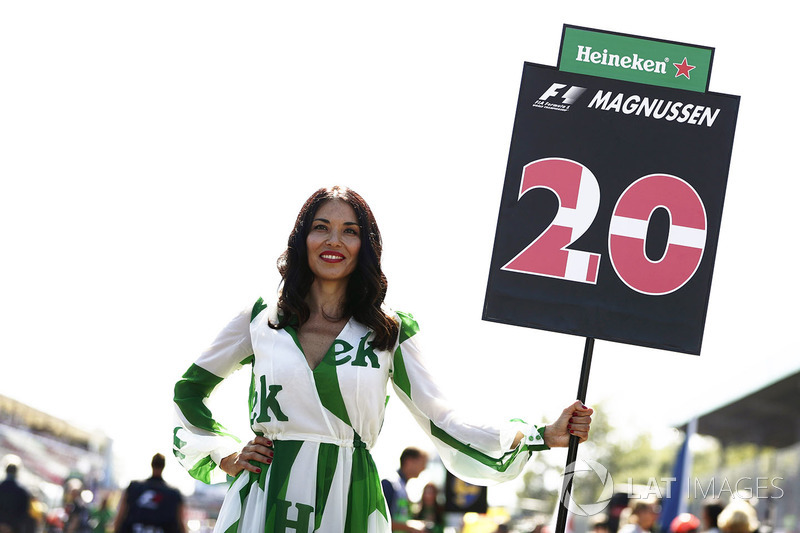 Grid Girl for Kevin Magnussen, Haas F1 Team