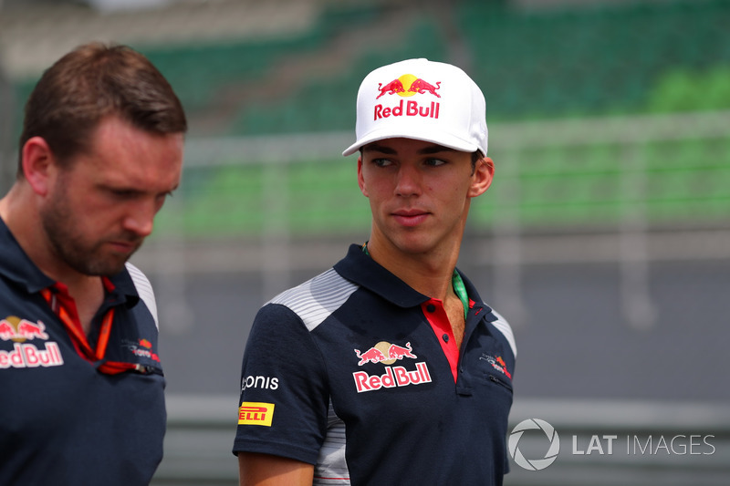 Pierre Gasly, Scuderia Toro Rosso walks the track