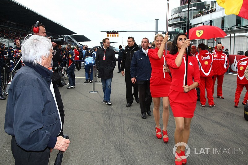 Ecclestone dice que las chicas de la parrilla no molestan