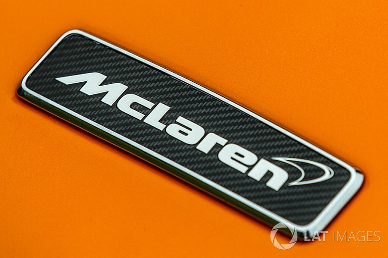 Spy-Shot: Neuer McLaren für 2018 bei Roll-out orange