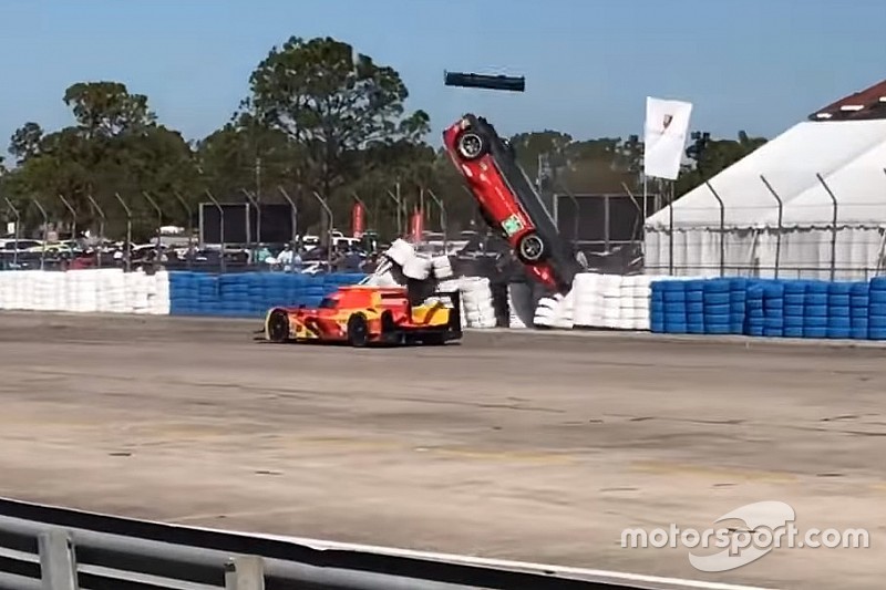 Летающая Ferrari и «формулы» на снегу: лучшее гоночное видео уик-энда
