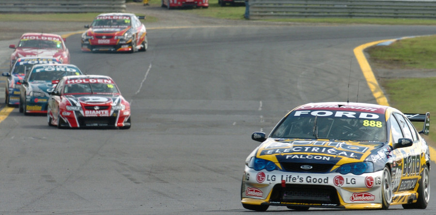 Triple 888 wins action packed Sandown 500 Triple 888 wins action packed Sandown 500
