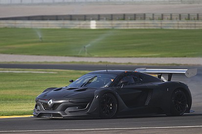The Renault R.S. 01 makes on-track debut
