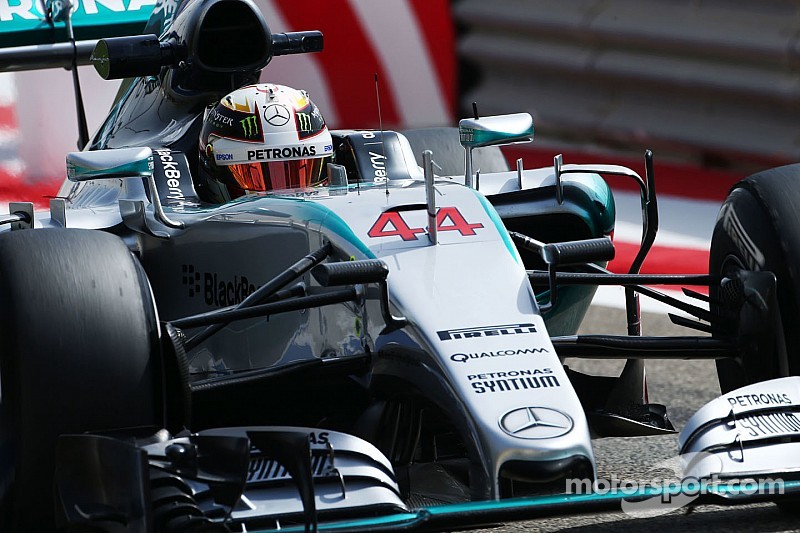 Lauda asegura que Hamilton seguirá en Mercedes