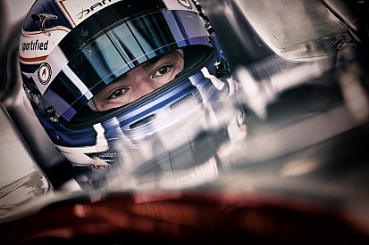 De Vries, piloto junior de McLaren, larga en pole en Aragón