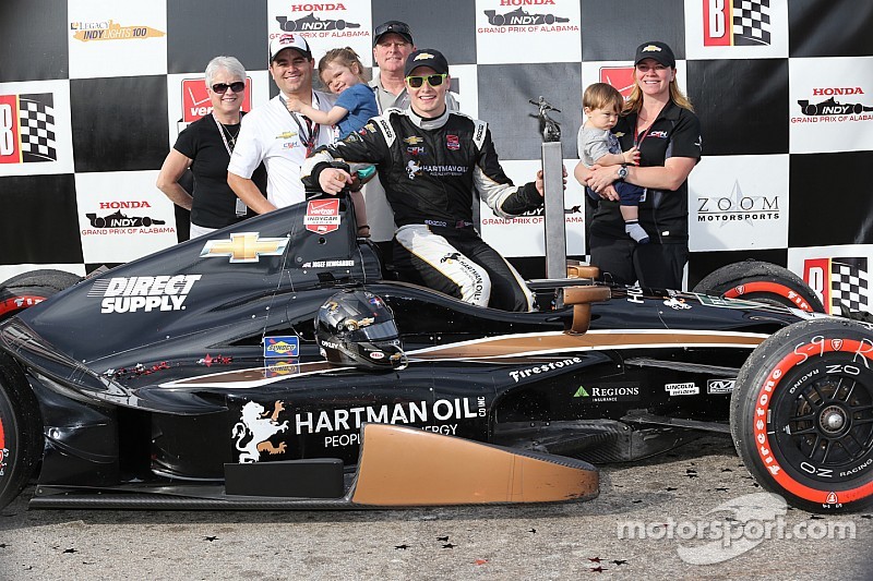 Josef Newgarden triunfa en casa